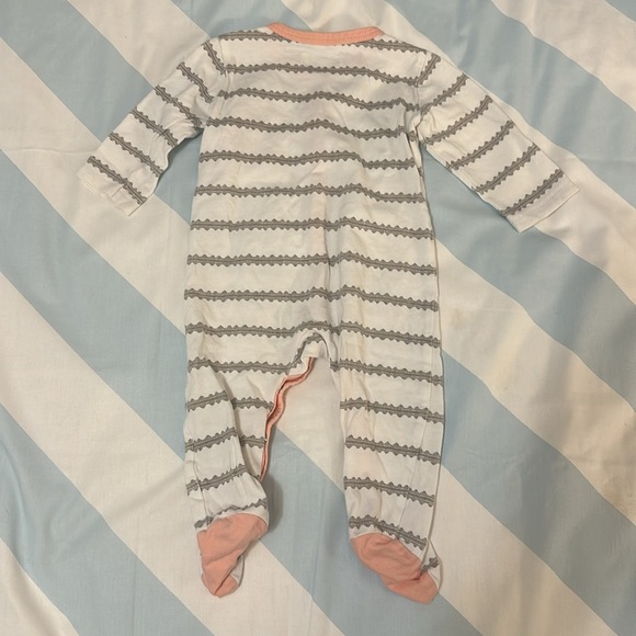 Jessica Simpson - footed baby sleeper/romper. Size 3-6 months - Picture 3 of 3